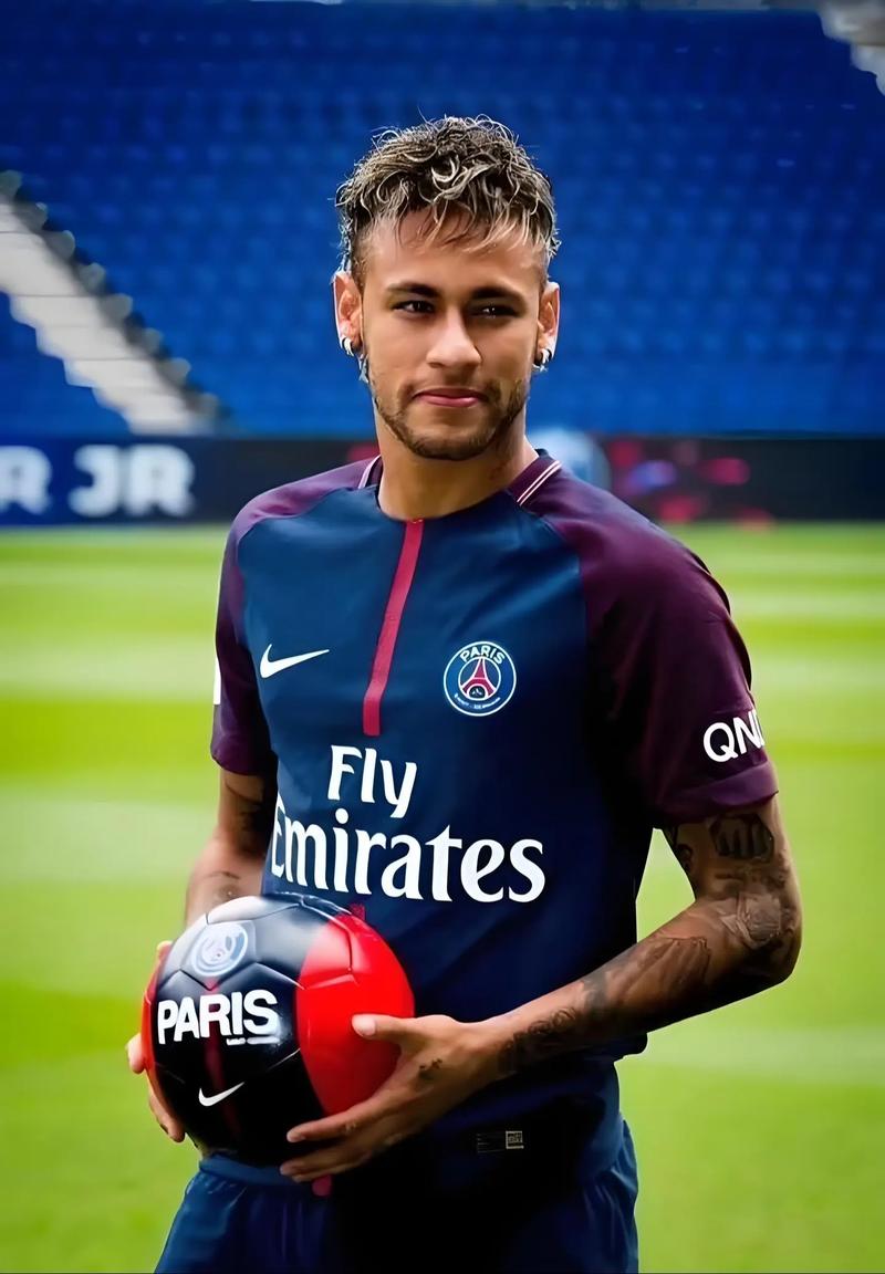 救火队员，阿莱恩被曼城召回后立即首发迎来一线队首秀